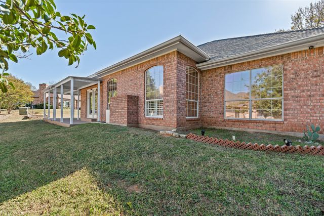6100 N Waverly Court, Granbury, TX 76049