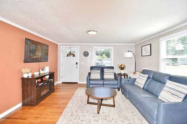 92 Louis Rd, Springfield, MA 01118