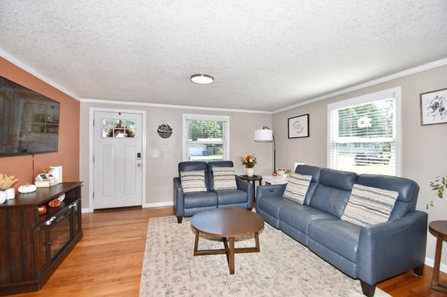 92 Louis Rd, Springfield, MA 01118