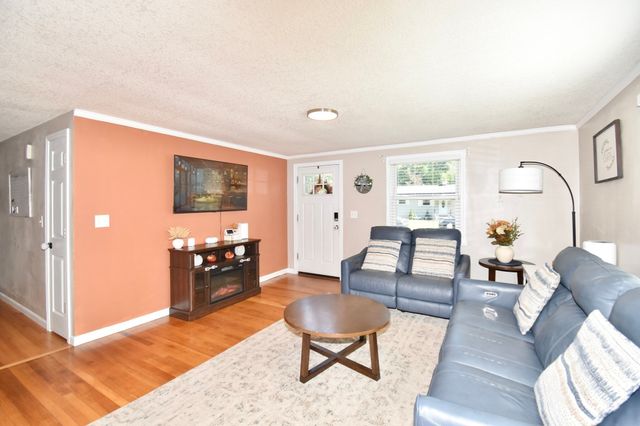 92 Louis Rd, Springfield, MA 01118
