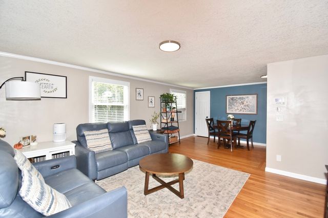 92 Louis Rd, Springfield, MA 01118
