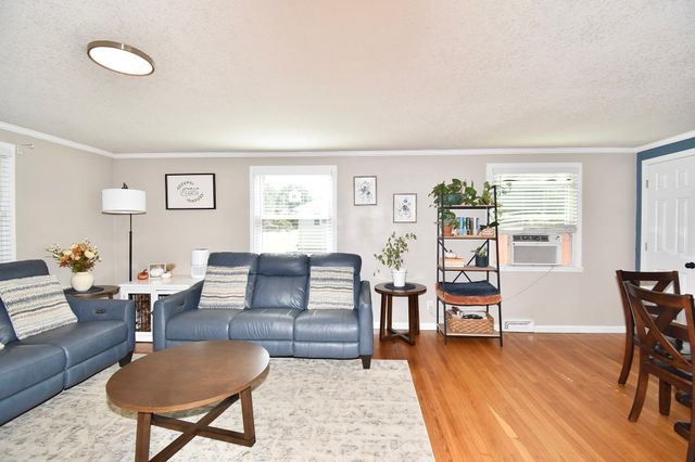 92 Louis Rd, Springfield, MA 01118