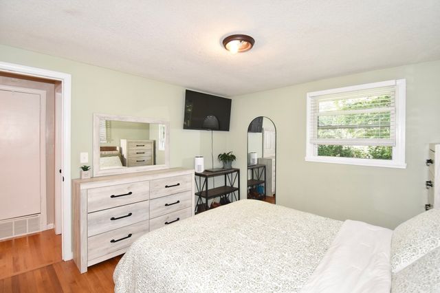 92 Louis Rd, Springfield, MA 01118