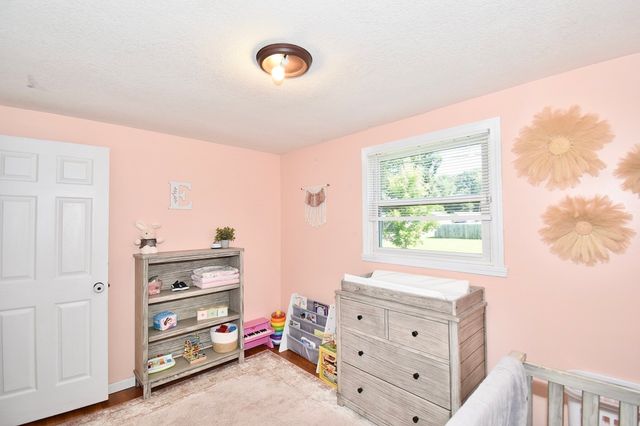 92 Louis Rd, Springfield, MA 01118