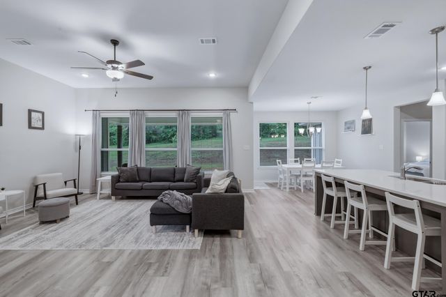 17224 Stella Maris St, Winona, TX 75792