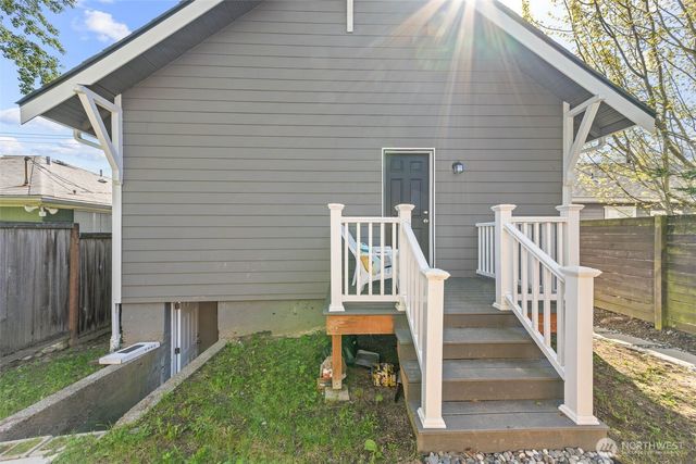 1413 26th Avenue, Seattle, WA 98122