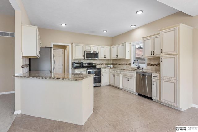 19601 Blaine Circle, Omaha, NE 68135