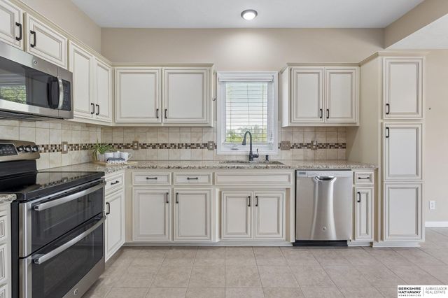 19601 Blaine Circle, Omaha, NE 68135