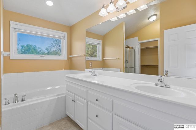 19601 Blaine Circle, Omaha, NE 68135