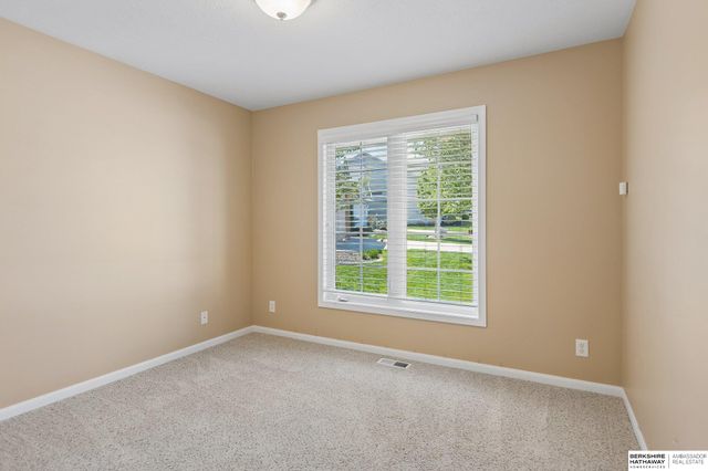 19601 Blaine Circle, Omaha, NE 68135