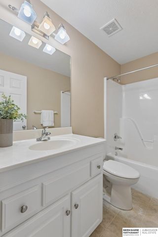 19601 Blaine Circle, Omaha, NE 68135