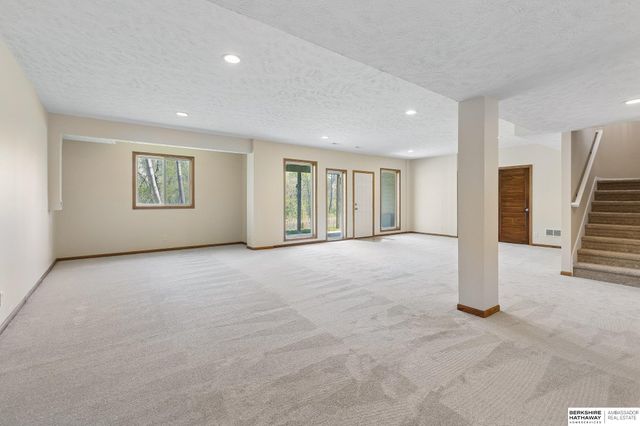 19601 Blaine Circle, Omaha, NE 68135