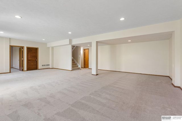 19601 Blaine Circle, Omaha, NE 68135