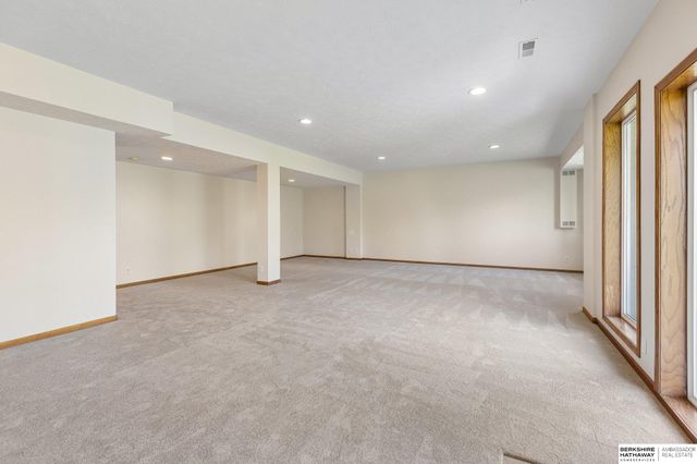 19601 Blaine Circle, Omaha, NE 68135