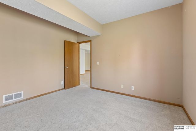19601 Blaine Circle, Omaha, NE 68135