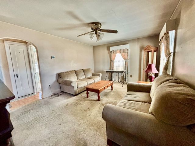 1129 MARSHALL Drive, Erie, PA 16505