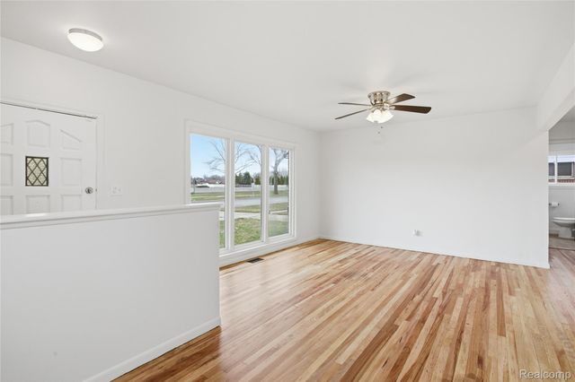 15225 Common Road, Roseville, MI 48066