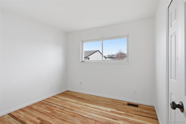 15225 Common Road, Roseville, MI 48066