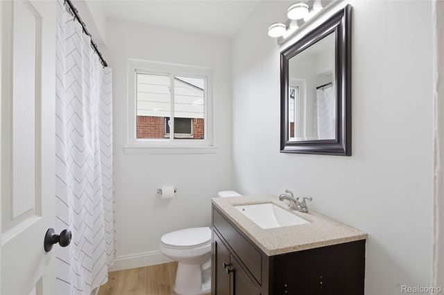 15225 Common Road, Roseville, MI 48066