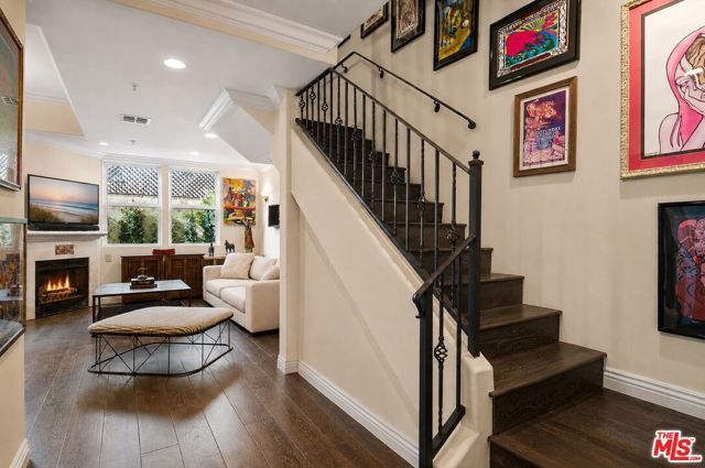 1050 N Edinburgh Avenue 103, West Hollywood, CA 90046