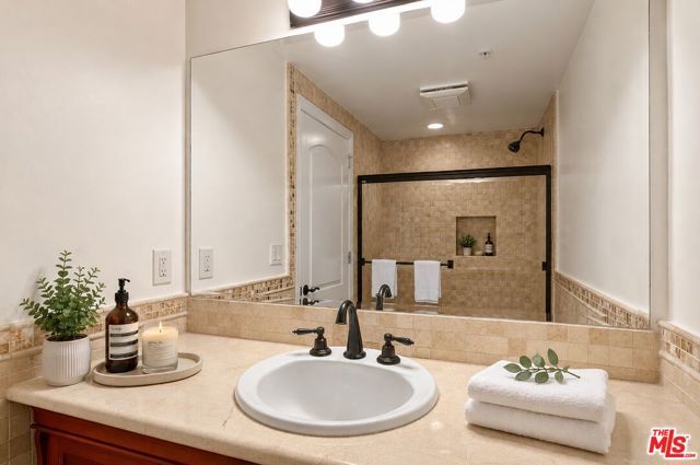 1050 N Edinburgh Avenue 103, West Hollywood, CA 90046
