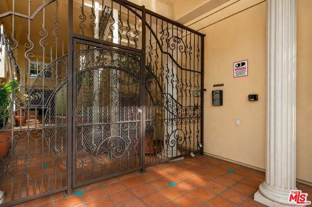 1050 N Edinburgh Avenue 103, West Hollywood, CA 90046