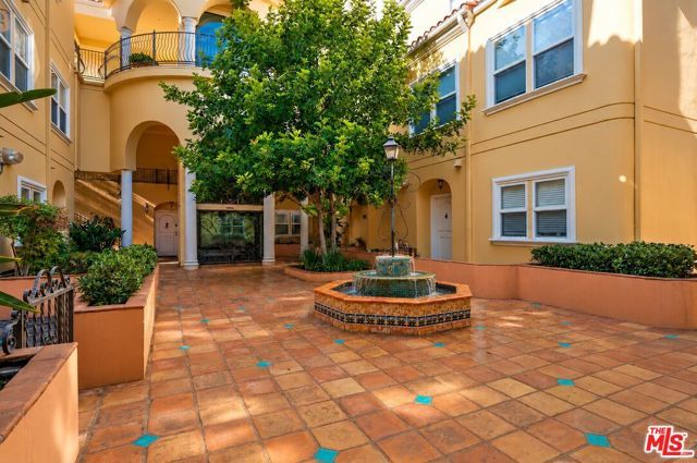 1050 N Edinburgh Avenue 103, West Hollywood, CA 90046