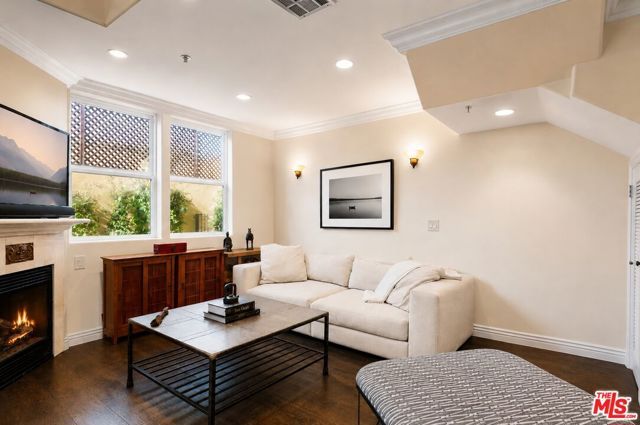 1050 N Edinburgh Avenue 103, West Hollywood, CA 90046