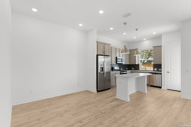 3523 N Loop 1604 E Unit 704, San Antonio, TX 78247