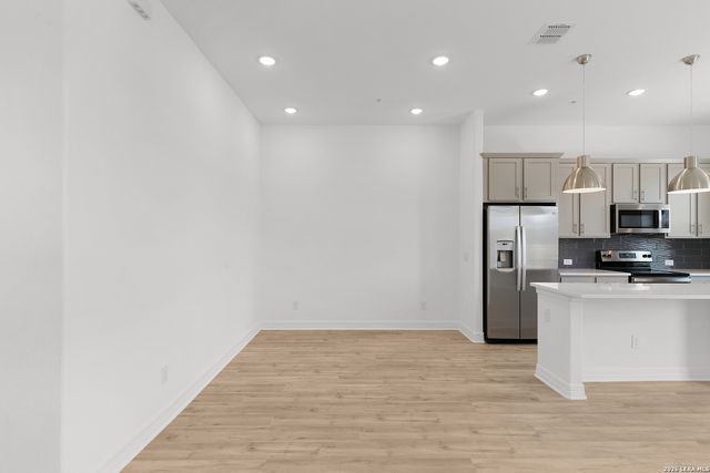 3523 N Loop 1604 E Unit 704, San Antonio, TX 78247