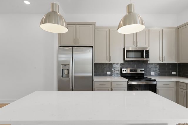 3523 N Loop 1604 E Unit 704, San Antonio, TX 78247