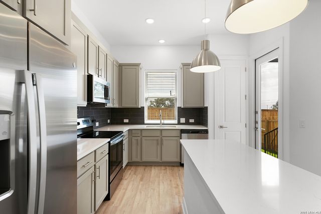 3523 N Loop 1604 E Unit 704, San Antonio, TX 78247