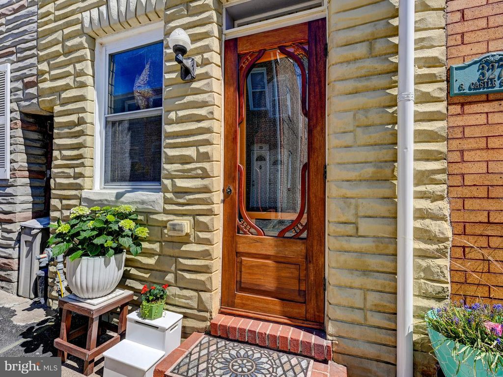 325 S CASTLE ST, Baltimore, MD 21231