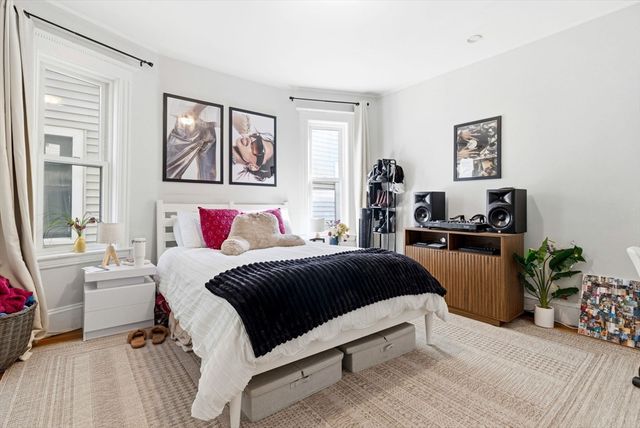 225 L St 2, Boston, MA 02127