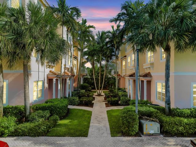131 Harbors Way, Boynton Beach, FL 33435