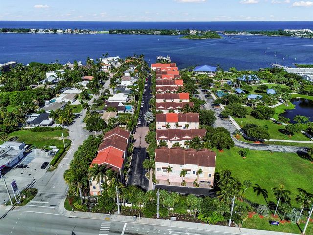 131 Harbors Way, Boynton Beach, FL 33435