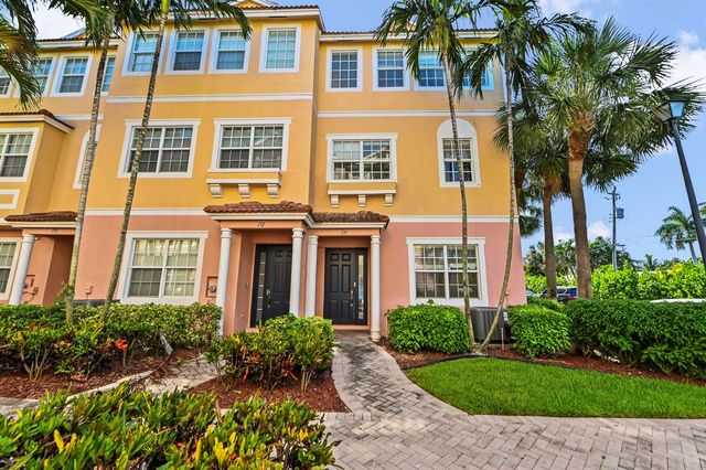 131 Harbors Way, Boynton Beach, FL 33435