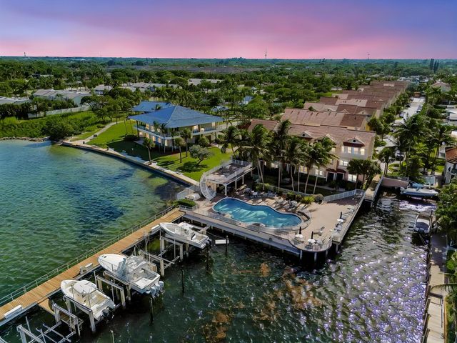 131 Harbors Way, Boynton Beach, FL 33435