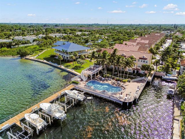 131 Harbors Way, Boynton Beach, FL 33435