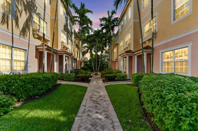 131 Harbors Way, Boynton Beach, FL 33435