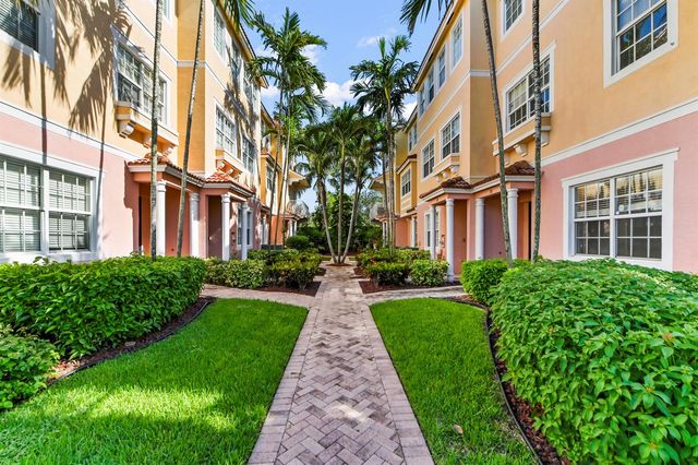 131 Harbors Way, Boynton Beach, FL 33435