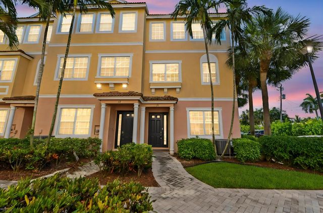 131 Harbors Way, Boynton Beach, FL 33435