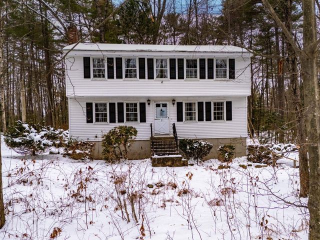 21 Country Road, Hampstead, NH 03826