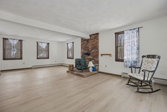 21 Country Road, Hampstead, NH 03826