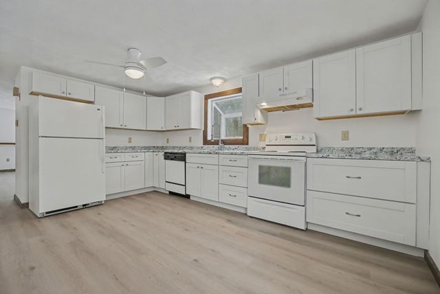 21 Country Road, Hampstead, NH 03826