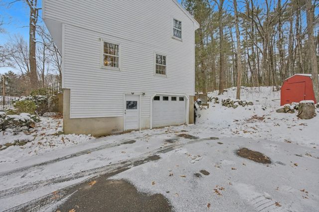 21 Country Road, Hampstead, NH 03826