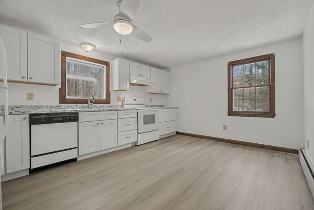 21 Country Road, Hampstead, NH 03826