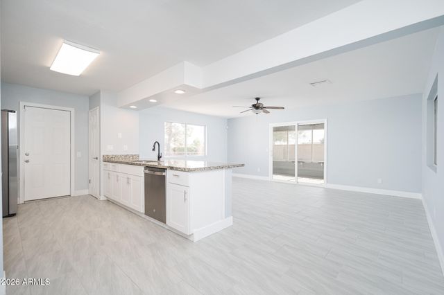 14820 N LAKEFOREST Drive, Sun City, AZ 85351