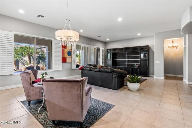 7570 W Quail Avenue, Glendale, AZ 85308