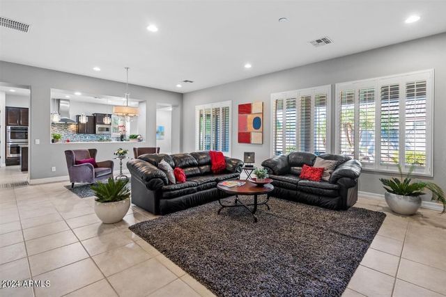 7570 W Quail Avenue, Glendale, AZ 85308